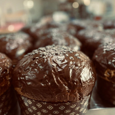 Panettone artgianale siciliano al cioccolato fondente in vendita online. 1,2 KG.